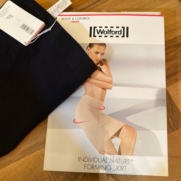 NWT WOLFORD shape & control light forming skirt individual nature XS BLACK - Picture 1 of 3